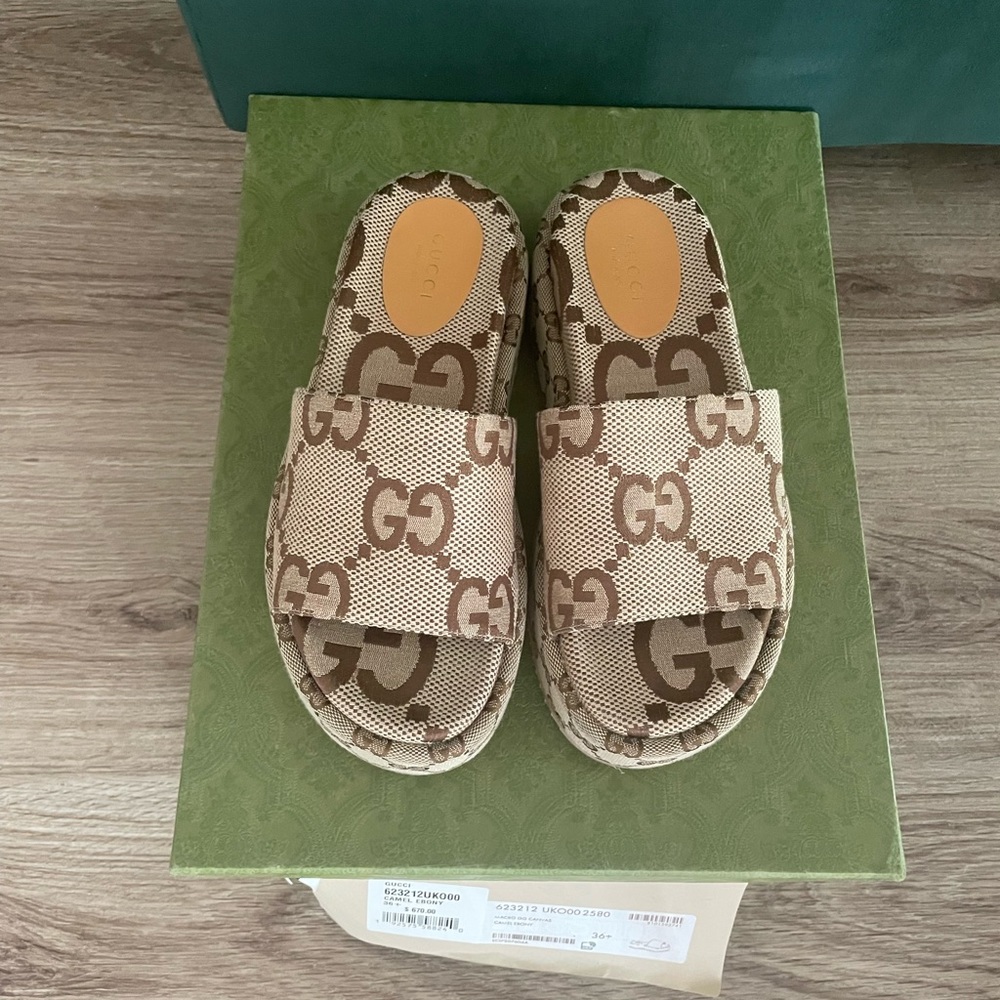 Excellent condition Gucci slides